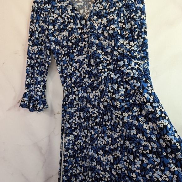 Leota Dress Size Medium Petite Faux Wrap Blue Stretch Floral Bell Sleeve Belted - Picture 7 of 10